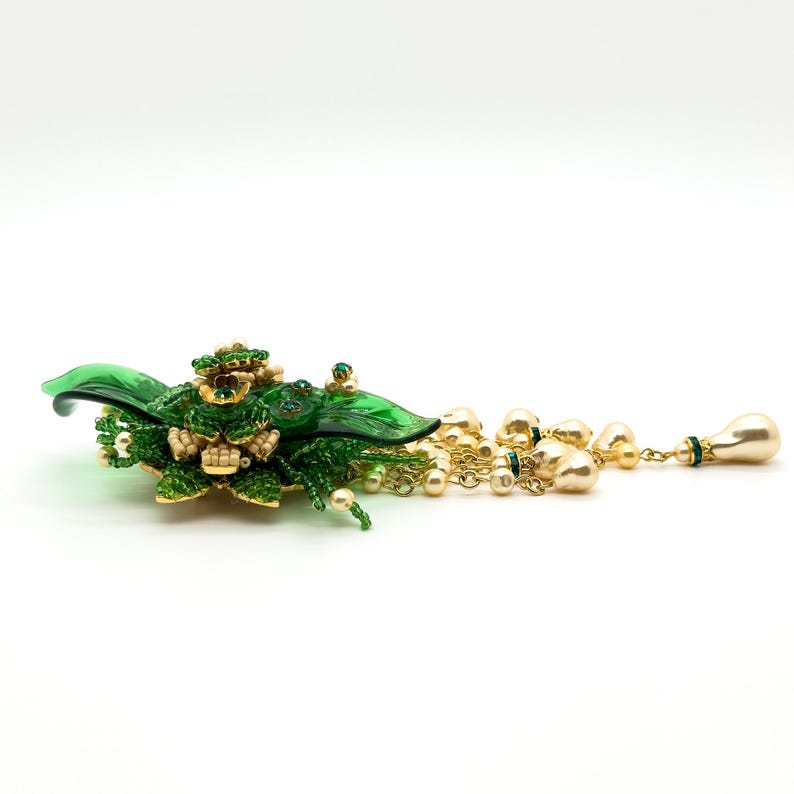 Elegant Brooches for Every Occasion – From Retro-Inspired Vintage Styles to Modern Party and Dress Brooches