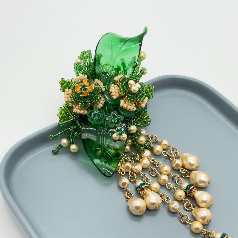 Elegant Brooches for Every Occasion – From Retro-Inspired Vintage Styles to Modern Party and Dress Brooches