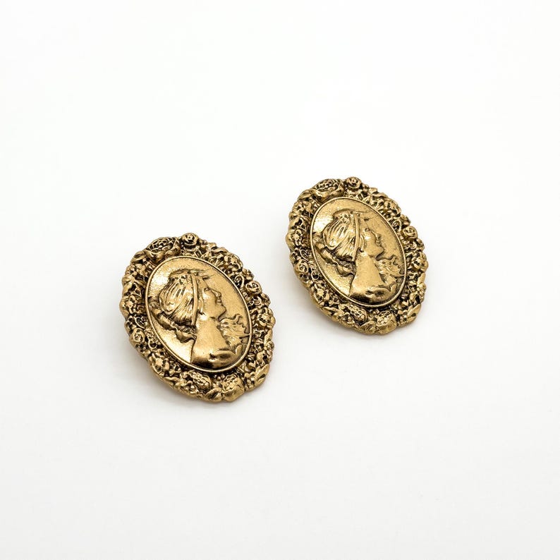 Chic Royal-Style, Portrait & Relief Earrings: Vintage Deco & Art Deco Styles for Ethnic-Inspired Elegance