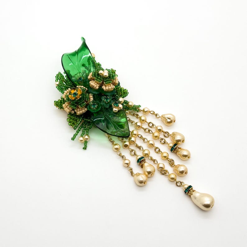 Elegant Brooches for Every Occasion – From Retro-Inspired Vintage Styles to Modern Party and Dress Brooches