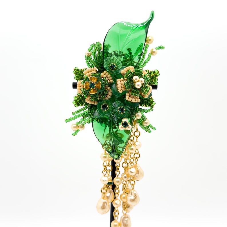 Elegant Brooches for Every Occasion – From Retro-Inspired Vintage Styles to Modern Party and Dress Brooches