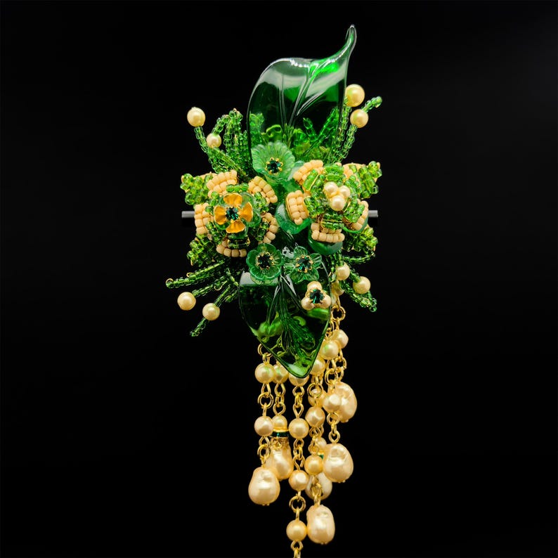 Elegant Brooches for Every Occasion – From Retro-Inspired Vintage Styles to Modern Party and Dress Brooches