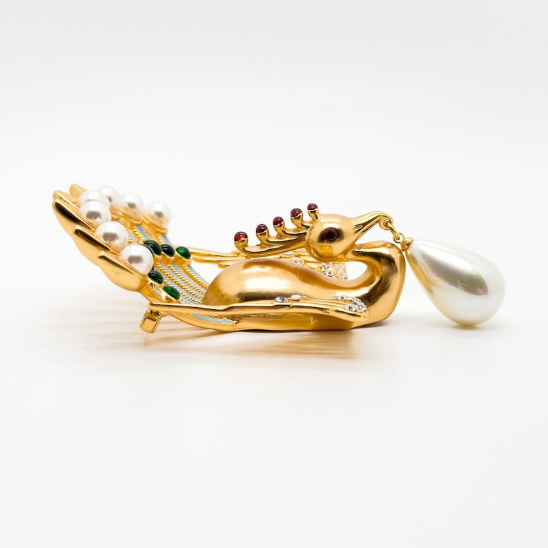 Chic Party Brooches & Palace Earrings: 3D Peacock, Vintage Deco & Art Deco Designs in Brass for a Unique Look