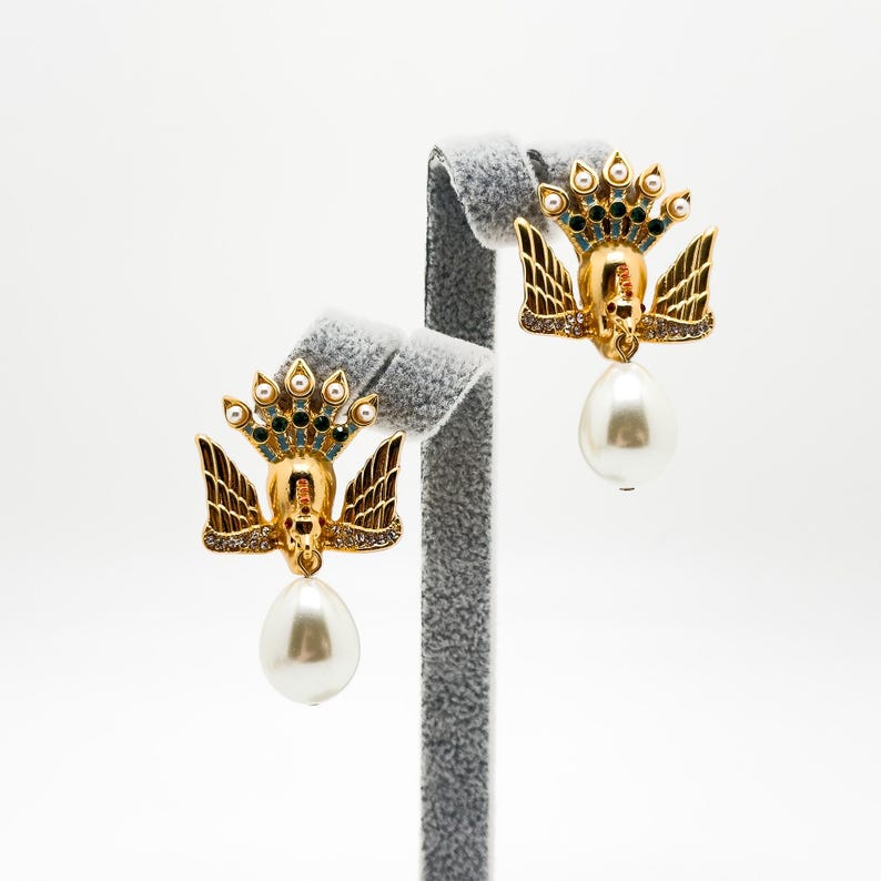 Chic Party Brooches & Palace Earrings: 3D Peacock, Vintage Deco & Art Deco Designs in Brass for a Unique Look