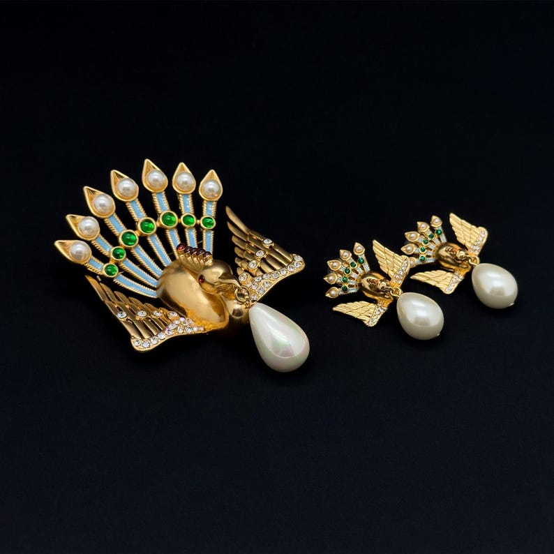 Chic Party Brooches & Palace Earrings: 3D Peacock, Vintage Deco & Art Deco Designs in Brass for a Unique Look