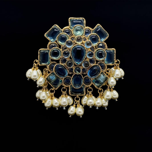 Palace Style Pearl Brooch – French-Inspired Coat Pin for Elegant Party Looks