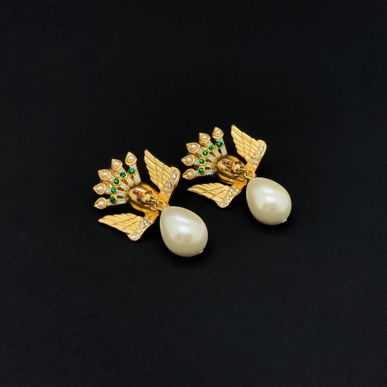 Chic Party Brooches & Palace Earrings: 3D Peacock, Vintage Deco & Art Deco Designs in Brass for a Unique Look