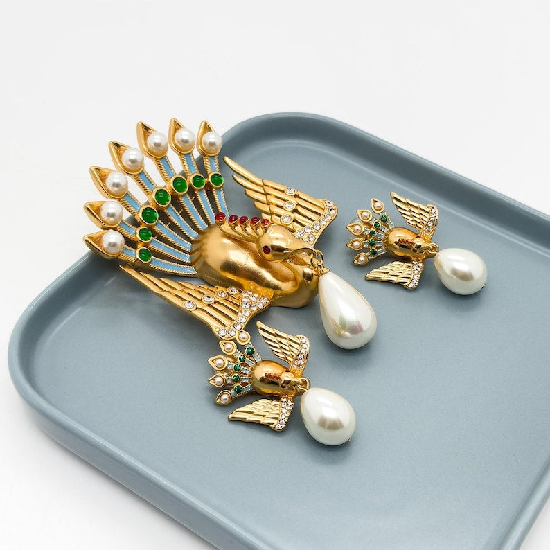 Chic Party Brooches & Palace Earrings: 3D Peacock, Vintage Deco & Art Deco Designs in Brass for a Unique Look