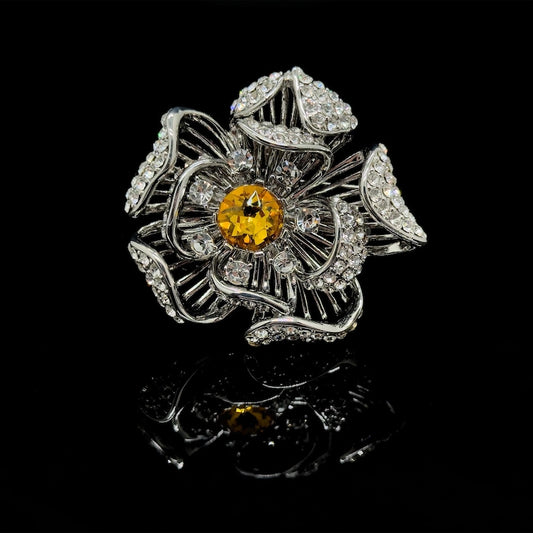 Winter Rhinestone Brooch – Elegant Crystal Flower Pin for Coats, Gifts, and Christmas Looks