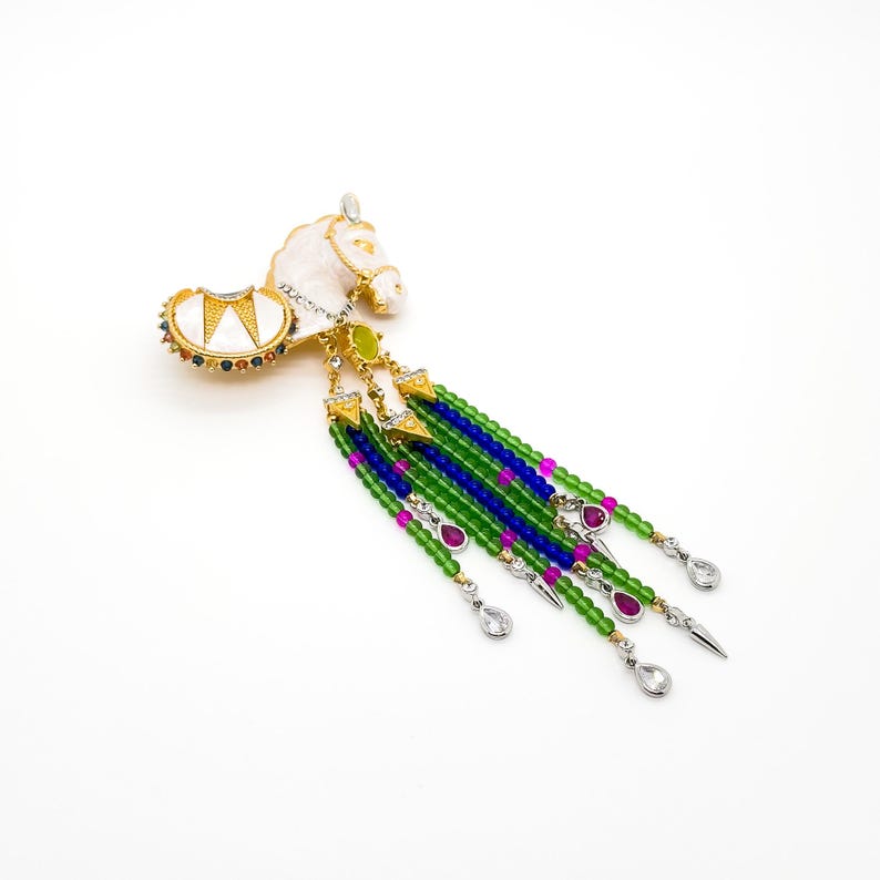 White Horse Brooch – Beaded Tassel Court Style Brooch for Christmas, Parties, and Coats