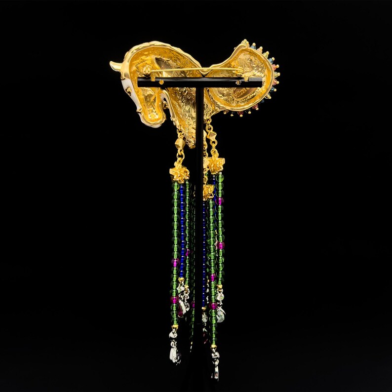 White Horse Brooch – Beaded Tassel Court Style Brooch for Christmas, Parties, and Coats