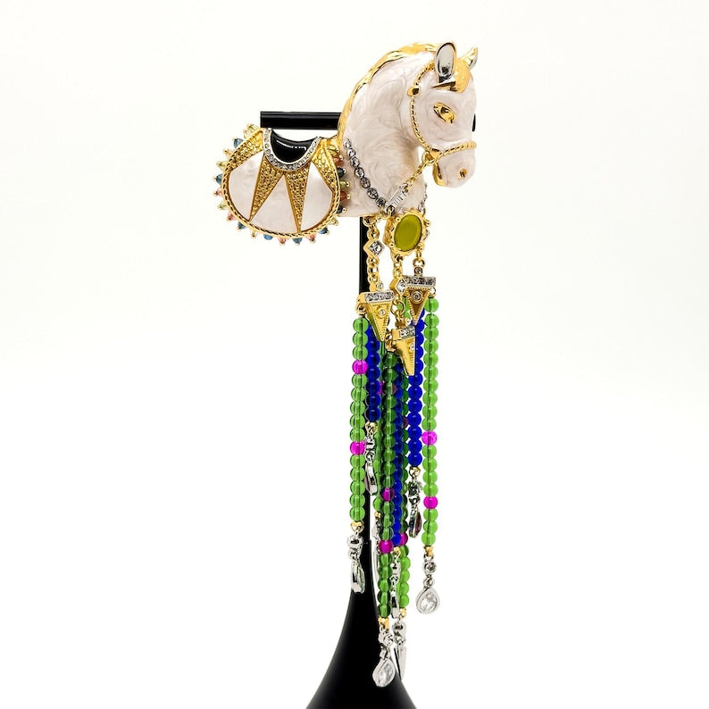 White Horse Brooch – Beaded Tassel Court Style Brooch for Christmas, Parties, and Coats