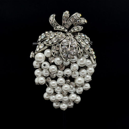 Chic Art Deco Grape Brooch – 1960s-Inspired Pearl Pin for Women’s Holiday & Evening Wear