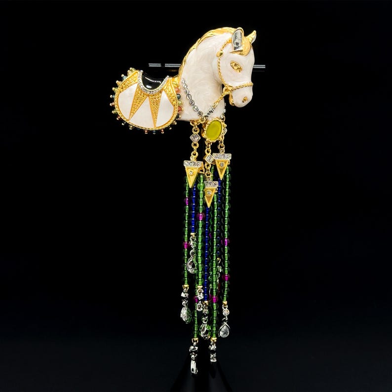White Horse Brooch – Beaded Tassel Court Style Brooch for Christmas, Parties, and Coats