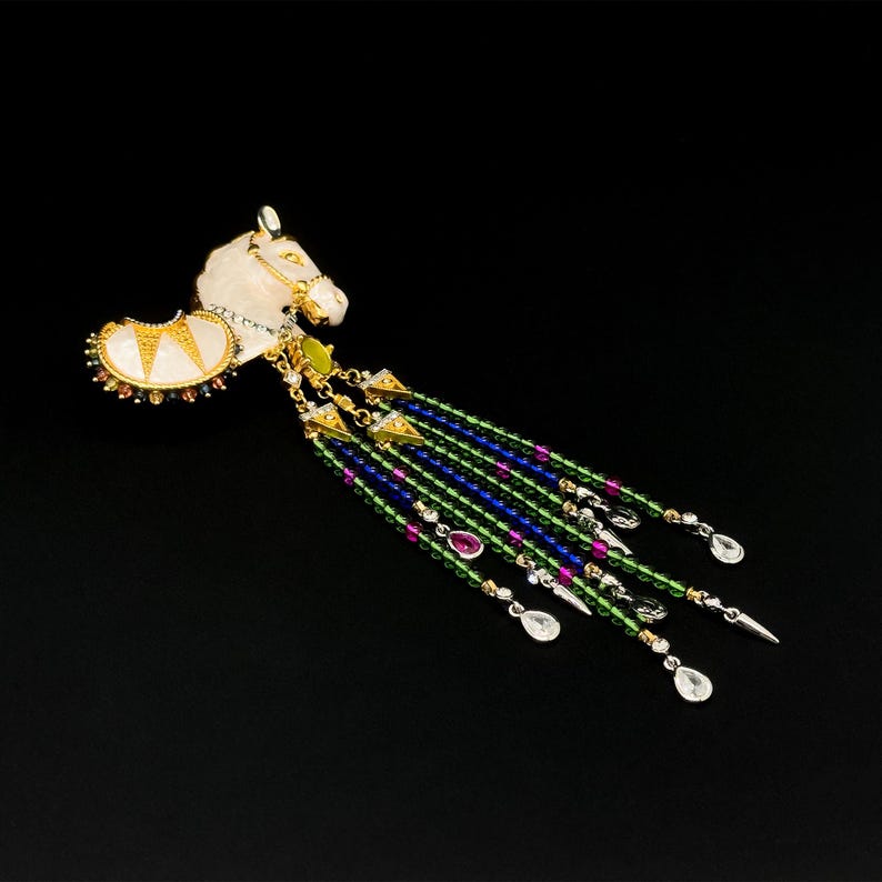 White Horse Brooch – Beaded Tassel Court Style Brooch for Christmas, Parties, and Coats