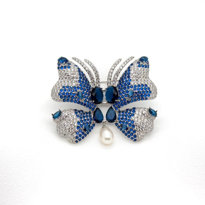 Luxury Butterfly Brooch for Women – French & Ethnic Design Perfect for Parties and Special Occasions