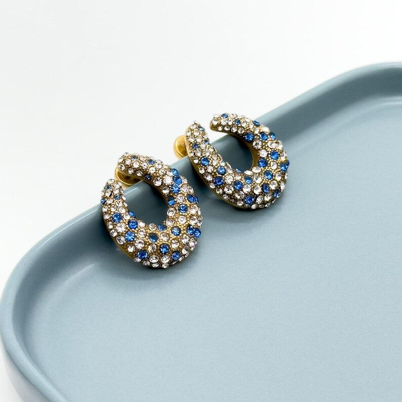 Versatile U-Shaped Earrings in Vintage Deco & Art Deco Styles: From Summer Days to Evening Glam