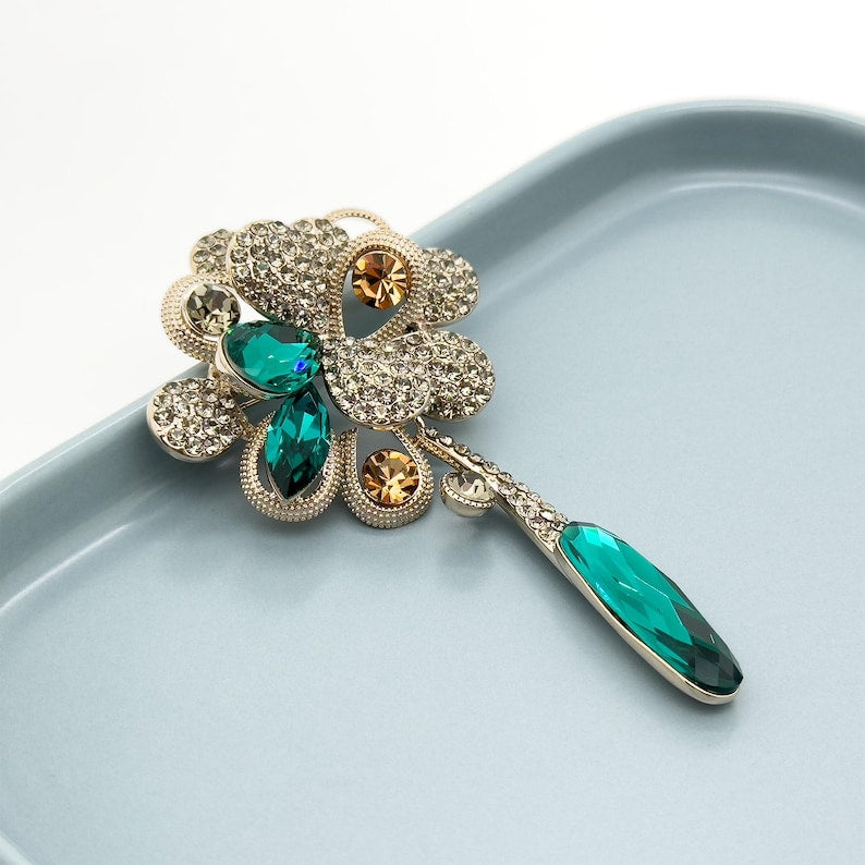 Flower Tassel Brooch – Elegant Suit Pin for Weddings, Parties, and Birthday Gifts