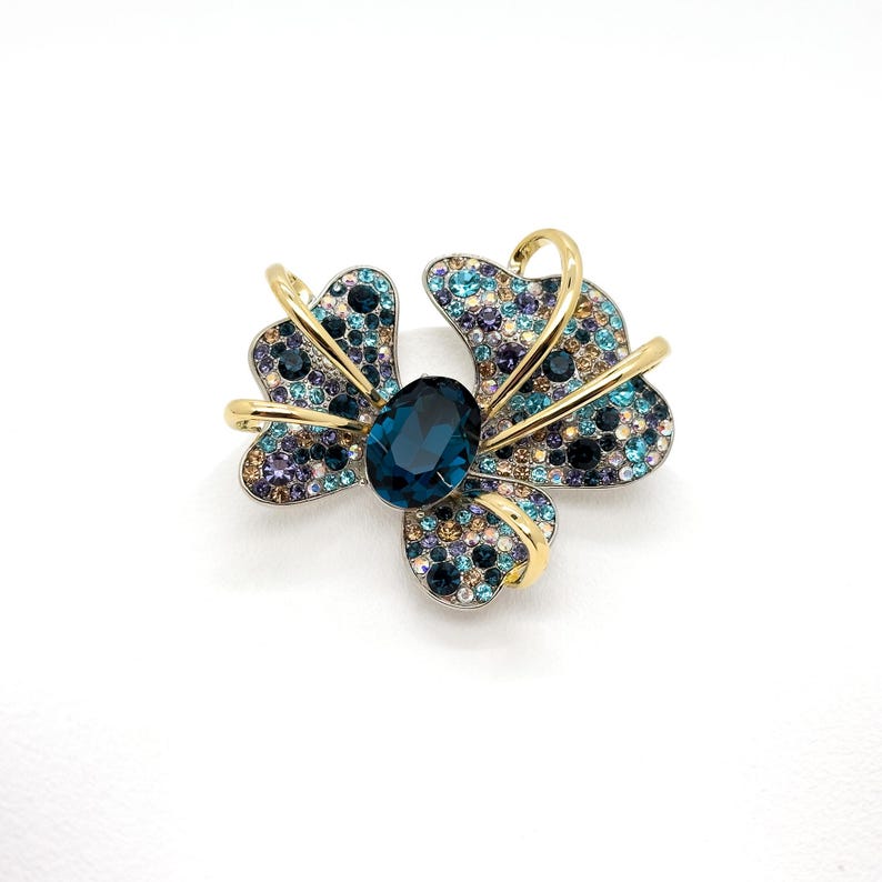 Royal-Inspired Iris Brooch – French Luxury Accessory for Weddings, Parties & Special Events